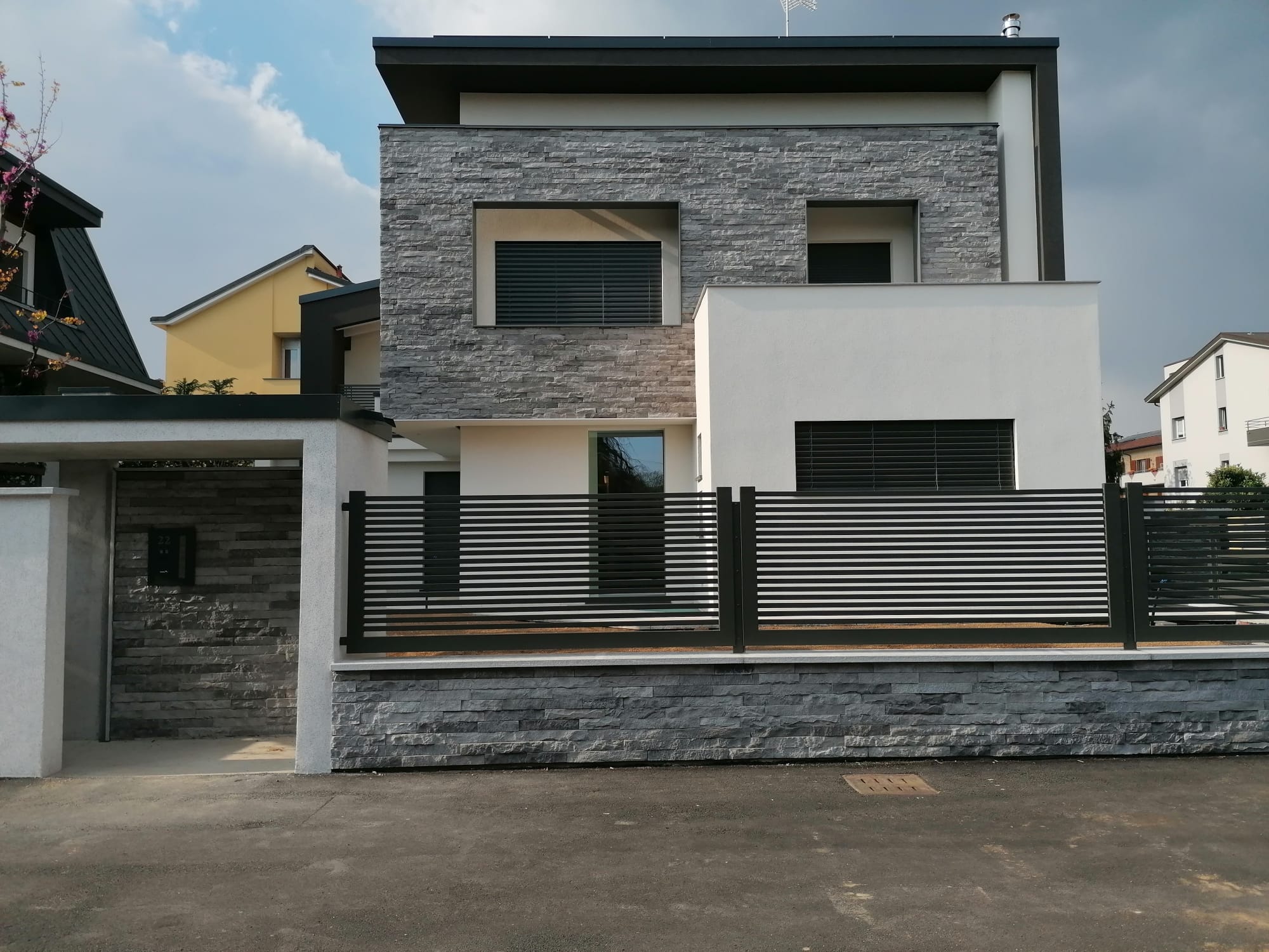 Rivestimento in Geopietra modello Graffio su facciata a Monza Brianza